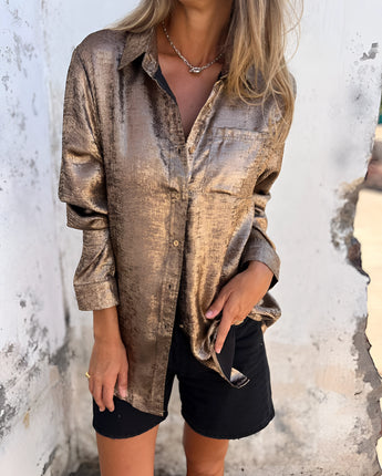 A metallic silver blazer designed for women, styled as a fashion party jacket, in a large 5XL size, featuring a combination of silver shades with brown undertones. The blazer includes details such as a structured collar, long sleeves, and a tailored waist, highlighting the shoulder and neck area, suitable for elegant occasions.