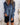 Blazer für Damen in metallischem Silber mit blauem Farbton, erhältlich in Größe 5XL, ideal für modische Partyanlässe. Der Blazer hat lange Ärmel, einen klassischen Kragen und zeigt elegante Details im Design.