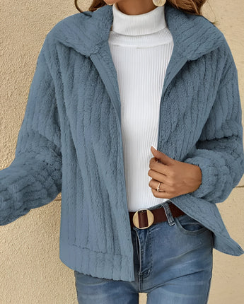 Damen Teddyjacke in Hellblau, Fleecekragen, plüschiger Wintermantel, Cozy Herbst, Größe 5XL, mit langen Ärmeln und Taillengürtel.