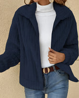Damen Teddyjacke Braun mit Fleecekragen, Marineblau, 5XL, Plüsch Wintermantel, Cozy Herbst, lange Ärmel, weicher Kragen, modelliert mit grauen Jeans.