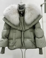 Designer Damen Winterjacke mit Fellkragen in Grau, Daunenmantel mit langen Ärmeln und pelzbesetztem Kragen, Variante Groen in Größe L.
