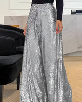 Goldene Pailletten-Hosen mit weitem Bein, kombiniert mit einem eleganten Oberteil mit langen Ärmeln, ideal für elegante Abendveranstaltungen.