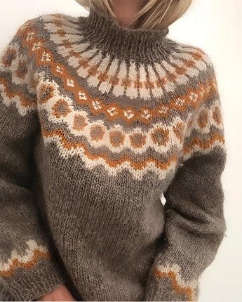 Handgestrickter grauer Islandpullover aus Wolle mit Fair Isle Kragen, braun, Größe 3XL.
