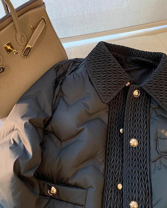 Herren Luxus Steppjacke in Navy mit hohem Kragen, stilvoll und warm, ideal für den Winter, präsentiert auf einem neutralen Hintergrund.